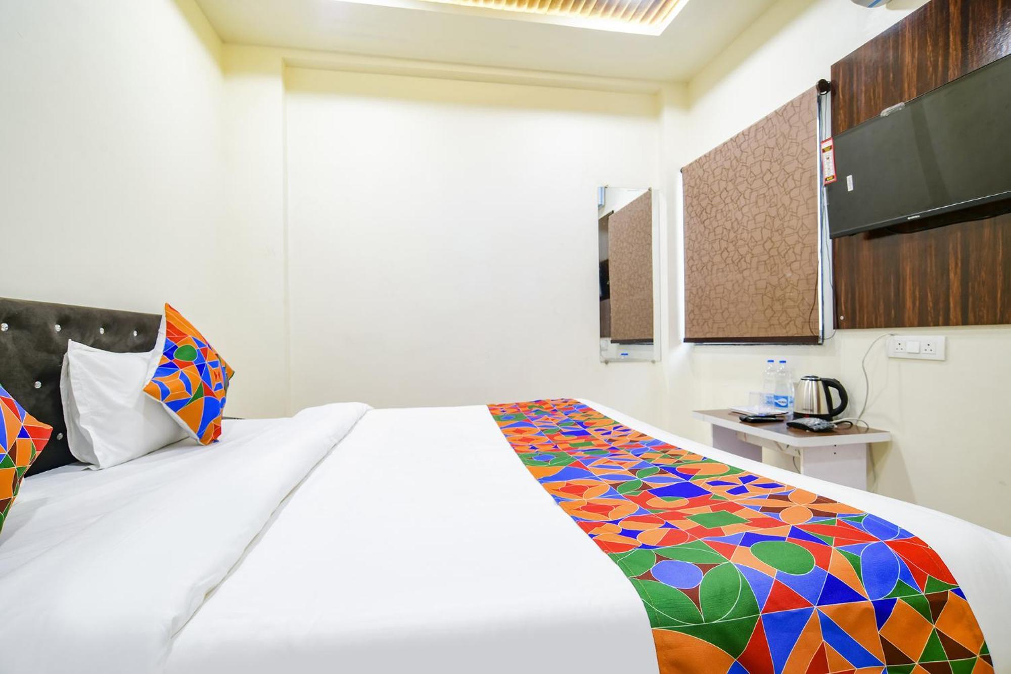 Fabhotel Crown Park إندور المظهر الخارجي الصورة
