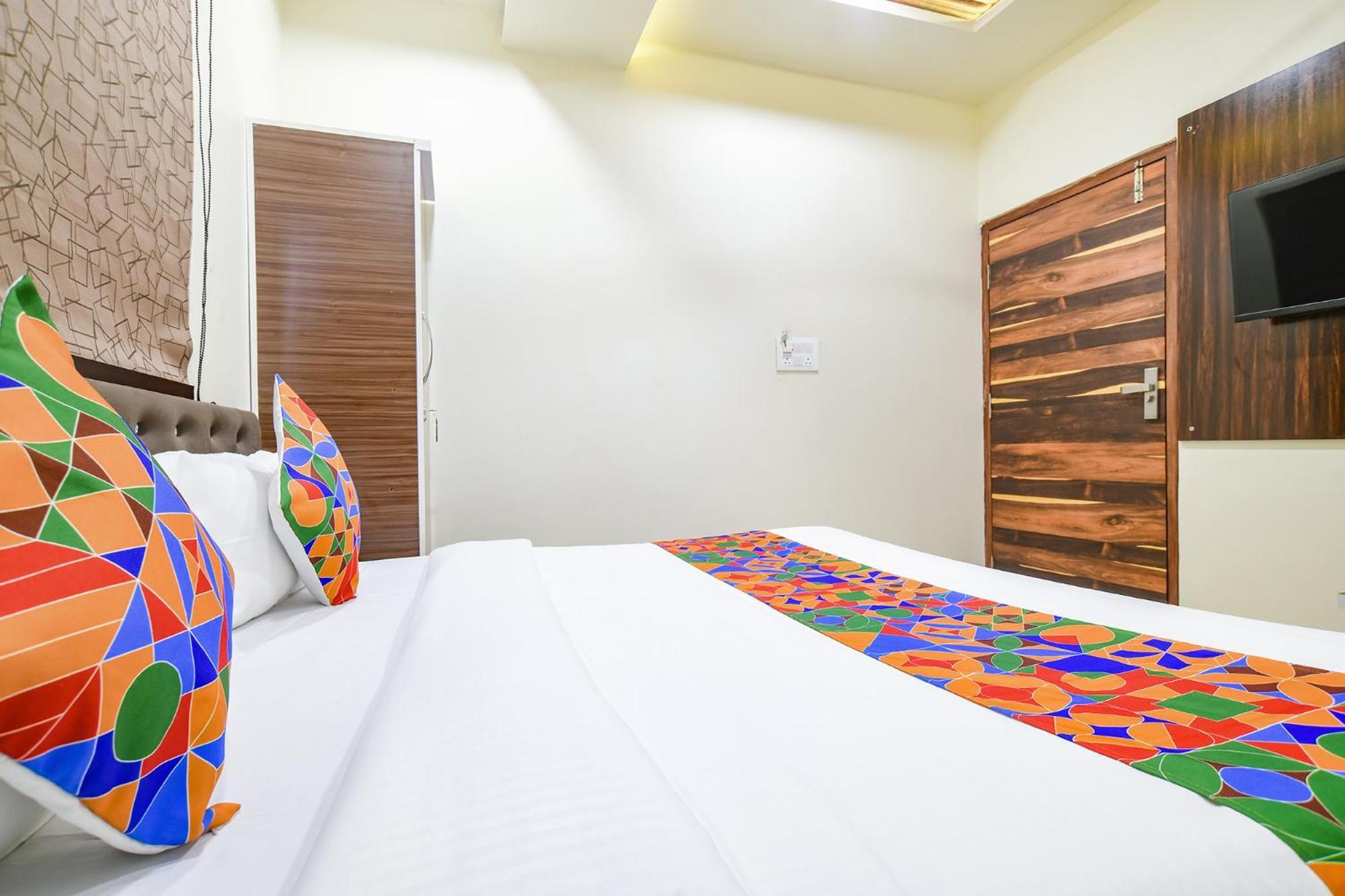 Fabhotel Crown Park إندور المظهر الخارجي الصورة