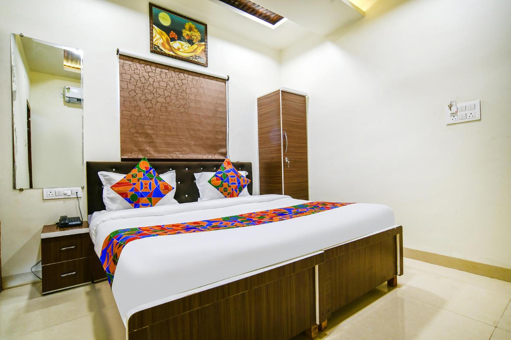 Fabhotel Crown Park إندور المظهر الخارجي الصورة
