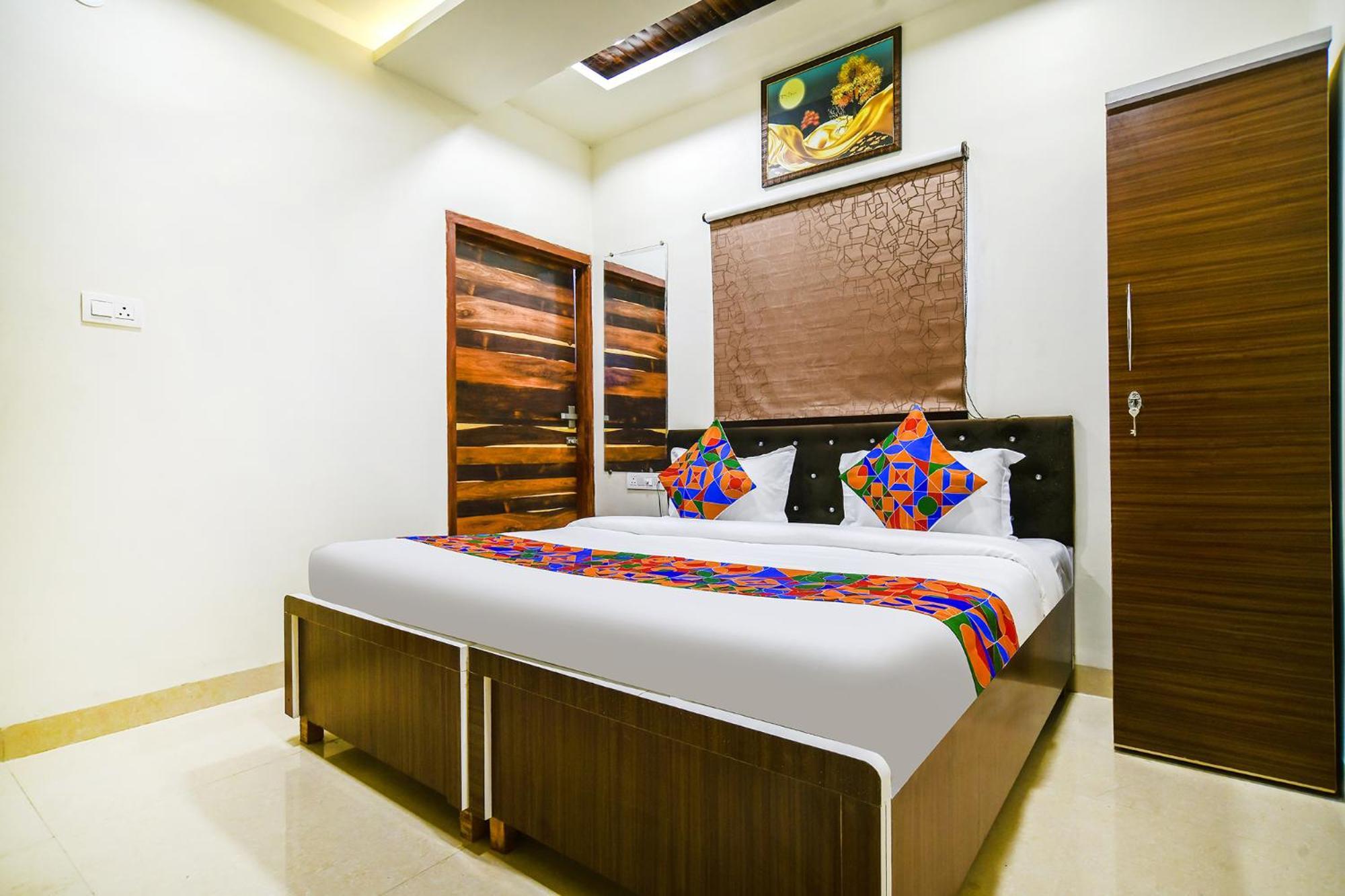 Fabhotel Crown Park إندور المظهر الخارجي الصورة