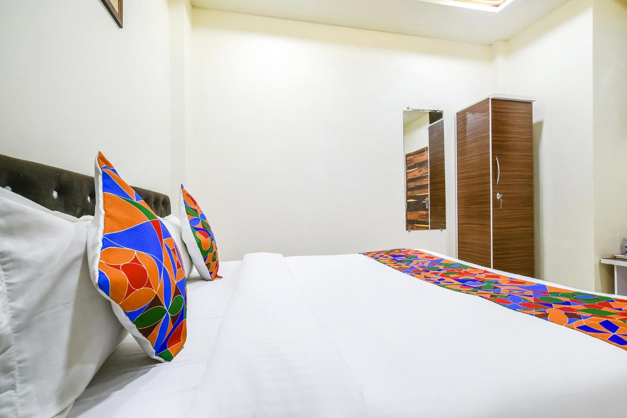 Fabhotel Crown Park إندور المظهر الخارجي الصورة