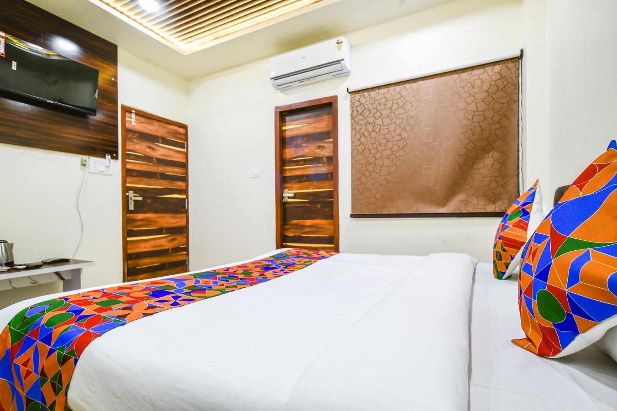 Fabhotel Crown Park إندور المظهر الخارجي الصورة